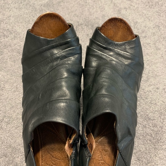 Leather wedge sandals - Picture 3 of 4